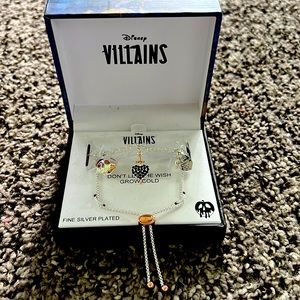 DISNEY VILLAINS poisoned apple bracelet